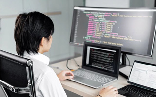 东明 ,php声明和调用变量的符号是什么？